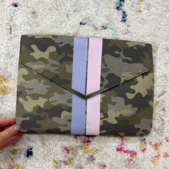 Handbags - Stella & dot clutch